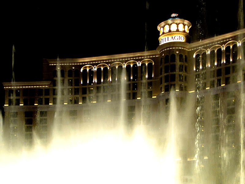 Vibrant Las Vegas Fountains at Night
