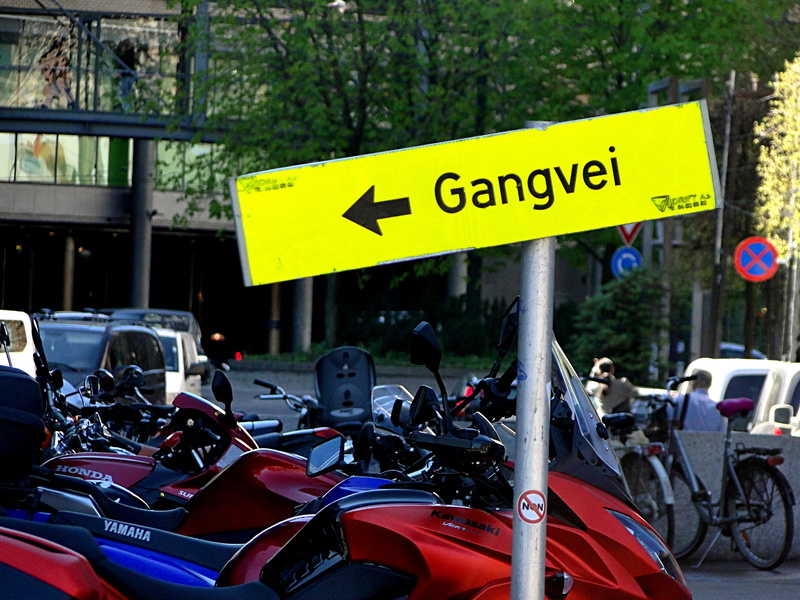 A Directional Sign for Gangvei in Oslo