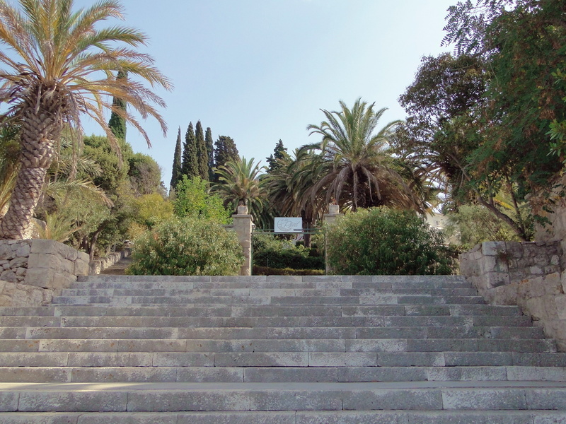 Elevated Stone Steps in a Mediterranean Courtyard