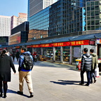 A lively day in Shenyang's commercial district