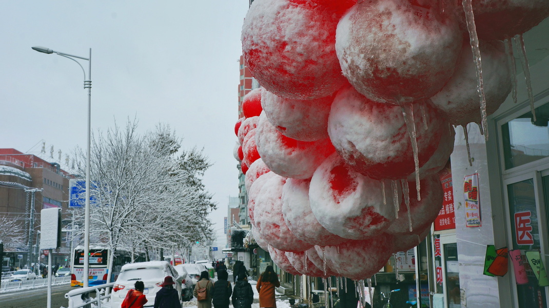 Shenyang Winter Scene: Snowballs on Display in a Festive Display