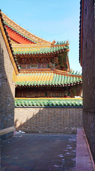 Serene Asian Pavilion in the Heart of a City