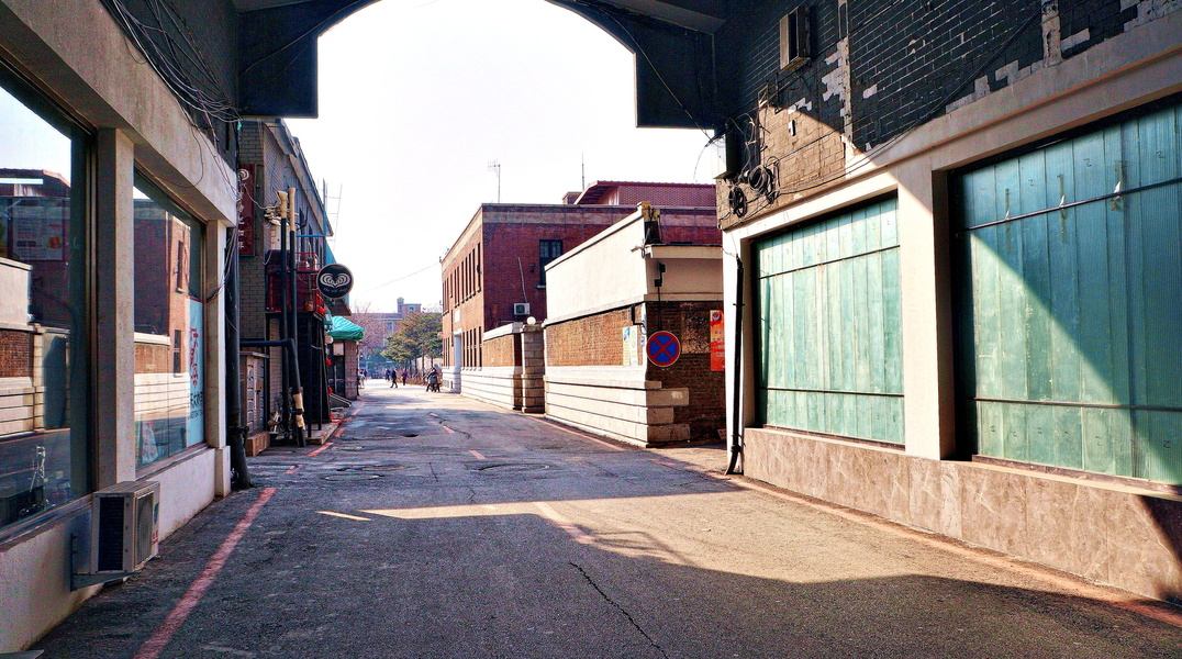 Shenyang Alley: A Peek into Urban Abandonment