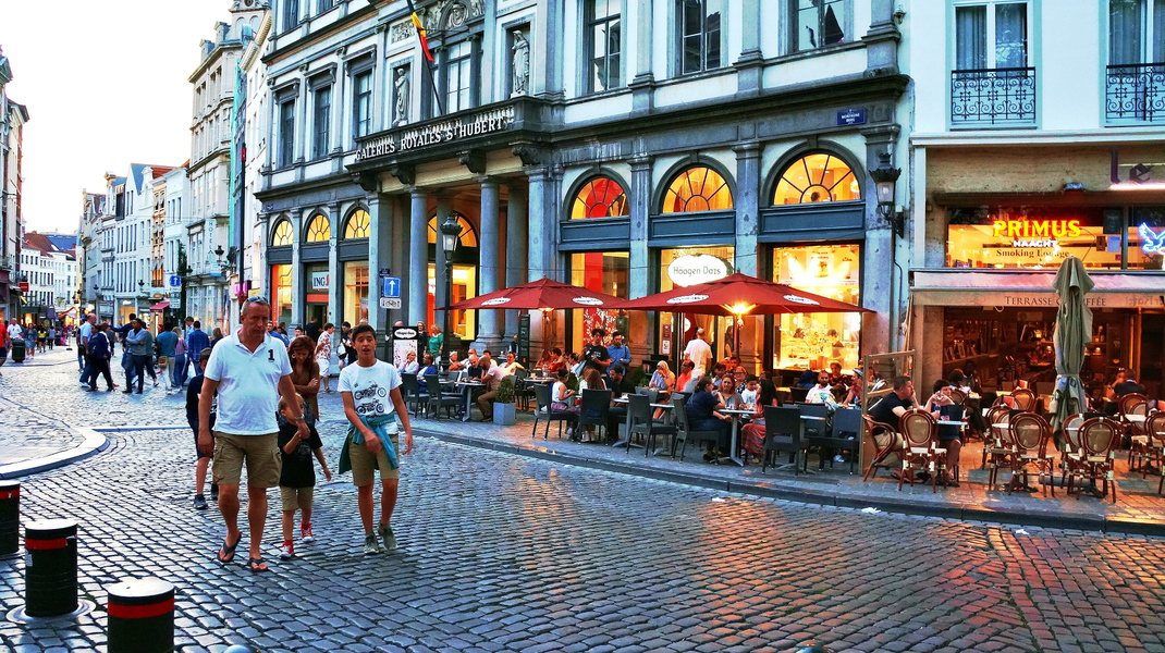 Vibrant City Nightlife Scene: Brussels' Rue des Bouchers