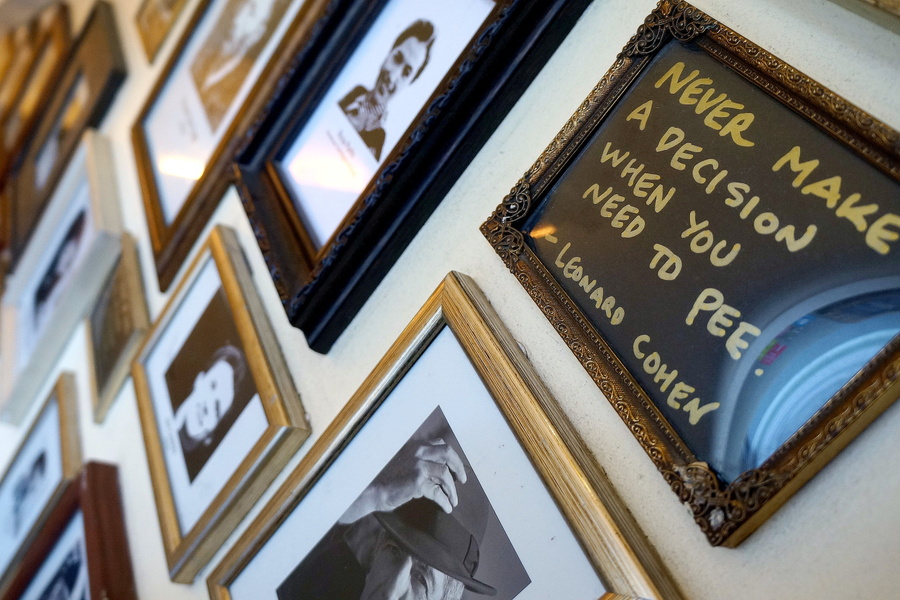 Personalized Photo Display with Handwritten Messages
