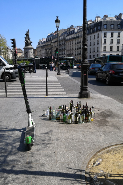 A Lively Parisian Street Market