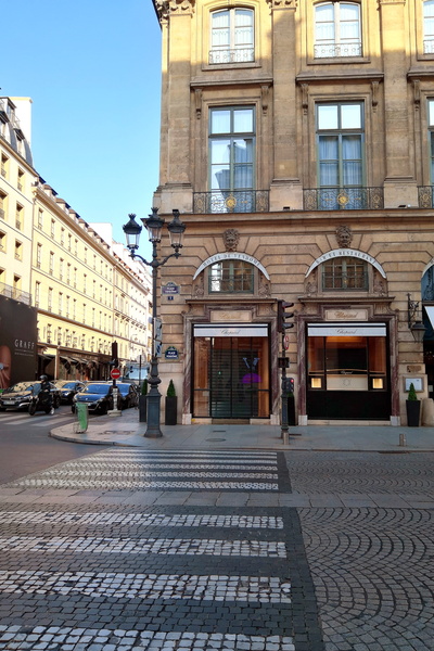 Quaint Parisian Street Scene with Commercial Building and Crosswalk
