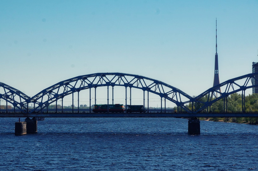 The Riga Gorge Bridge: A Symbol of Industrial Might and Scenic Beauty