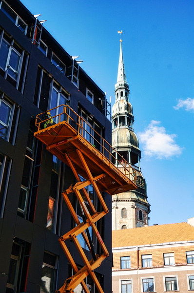 Urban Renovation with a Historic Backdrop