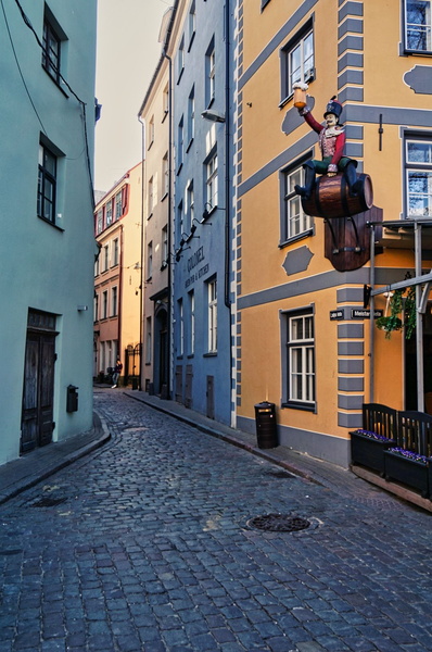 The Alley of Riga: A Snapshot of Historic Charm