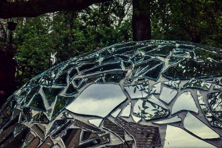 Chromatic Dream: Vilnius Glass Sculpture