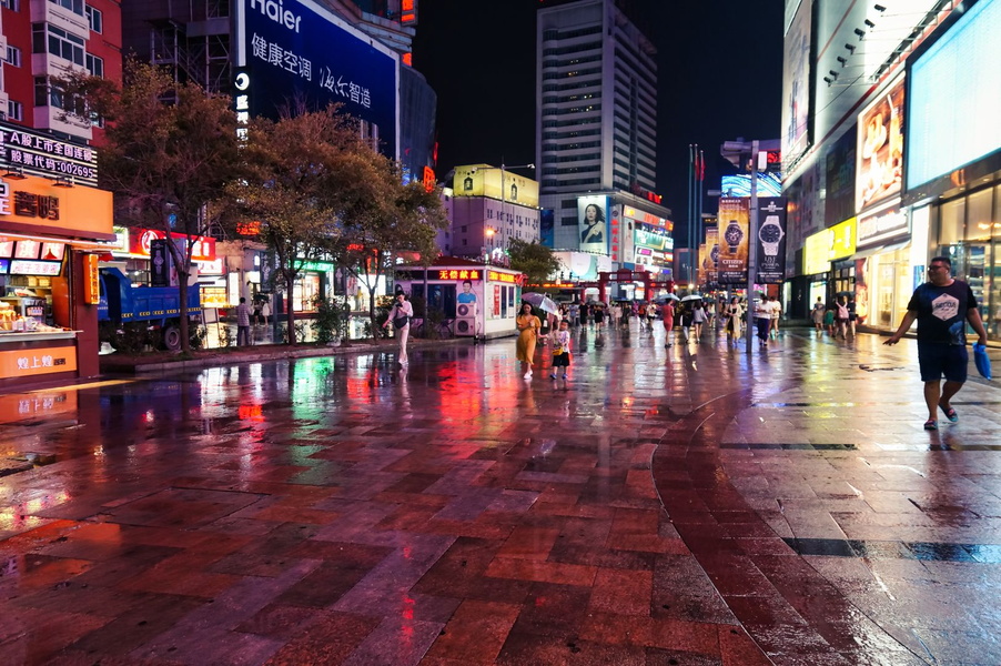 Rainy Night in Shenyang: The City that Never Sleeps