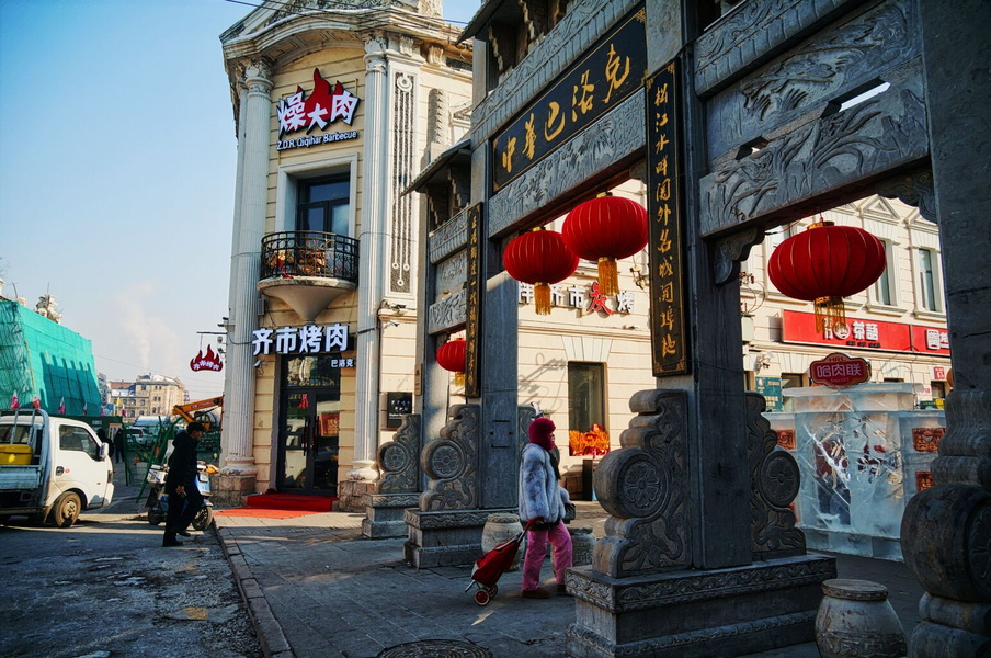 Harbin Cultural Center Entrance: A Vibrant East Asian Marketplace