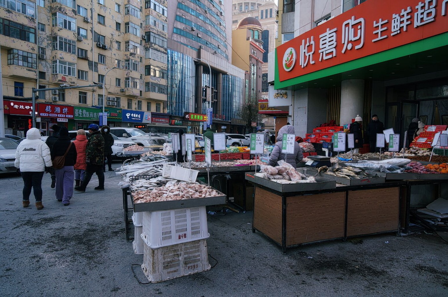 Vibrant Market Scene in China