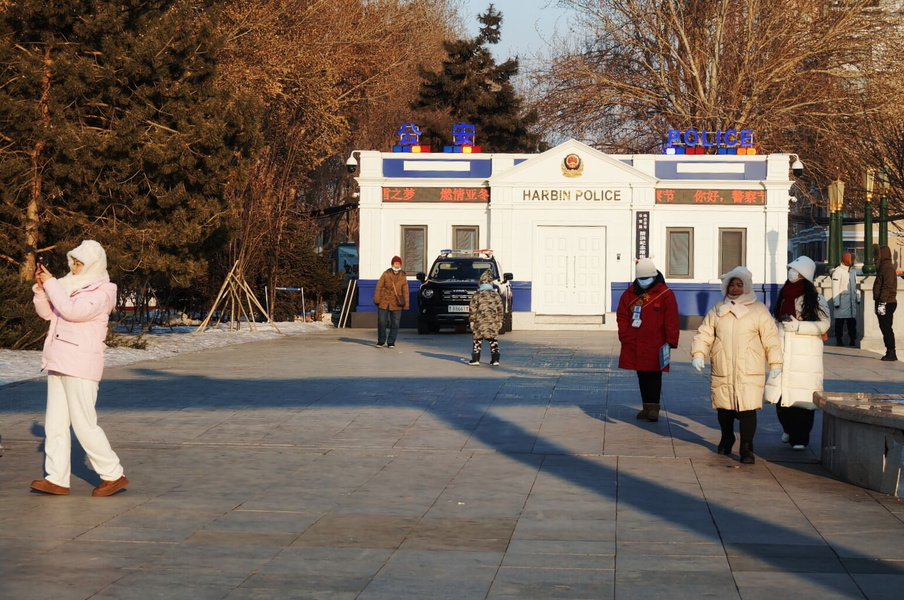 Harbin Police Station in Winter: A Gathering Place for the Community