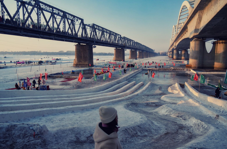 Harbin's Winter Wonderland: A Frozen River and a Pedestrian Bridge