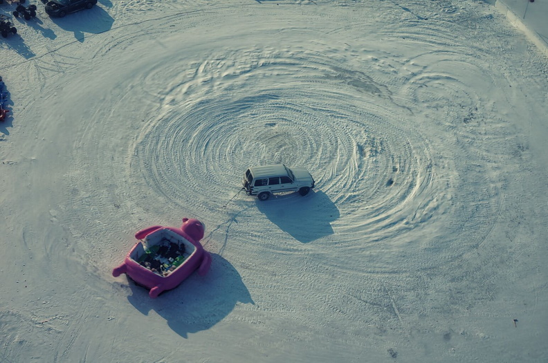 Harbin Winter Fun: A Snowy Adventure with Cars and a Playful Pink Truck