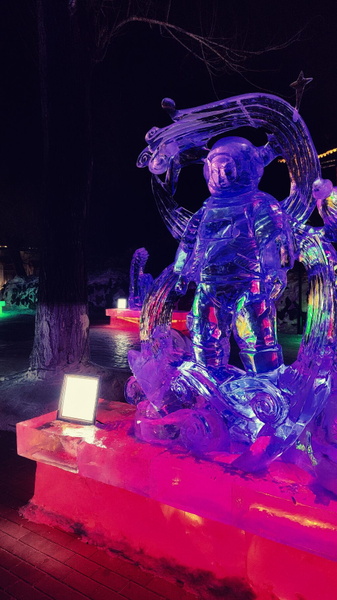 Crystal Clear Ice Sculpture Showcase