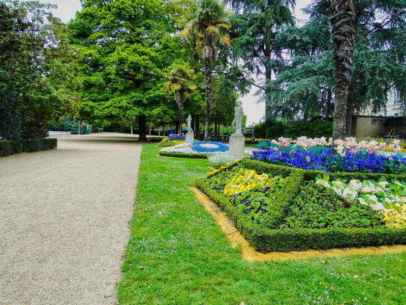 Thematic Pathway in the Garden