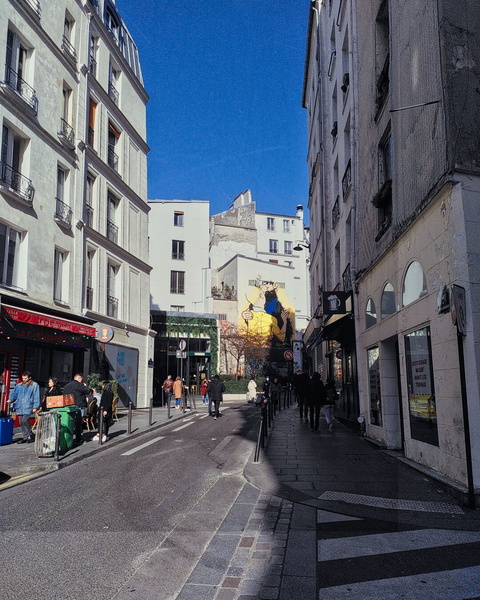 A Day on Paris' Rue du Mont Cenis