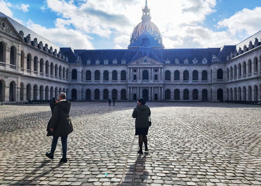 A Moment of Connection in the Heart of Paris