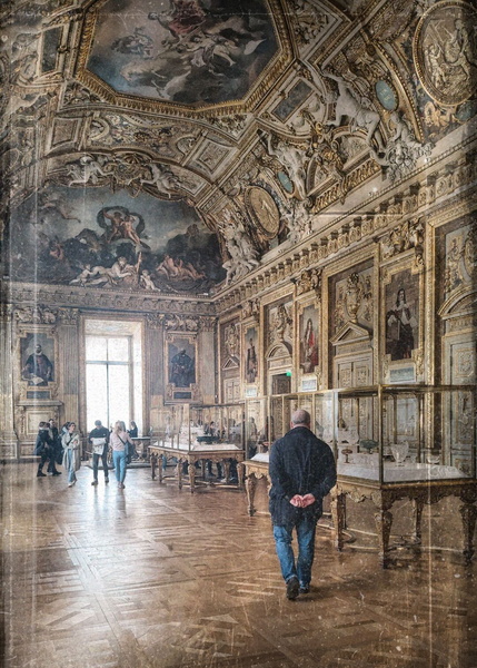 Vintage Elegance: A French Parlor