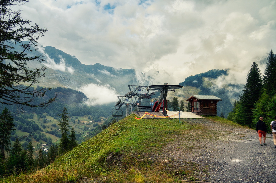 Serene Mountain Summit: A View from the Top