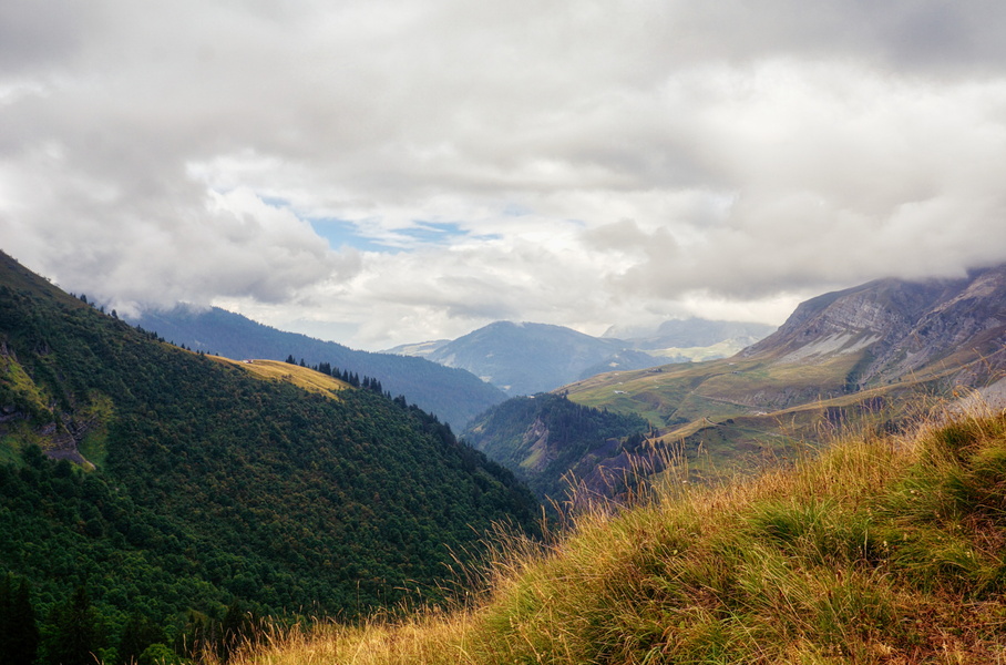 Alpine Autumn: A Serene Hike through La Gietaz, France