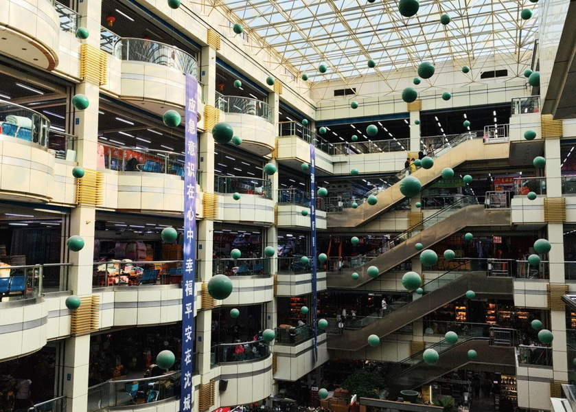 Vibrant Shopping Mall Atrium