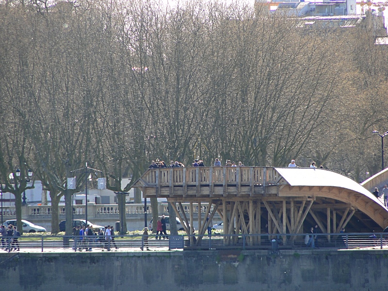 Lively Rooftop Seating at a Bordeaux Waterfront