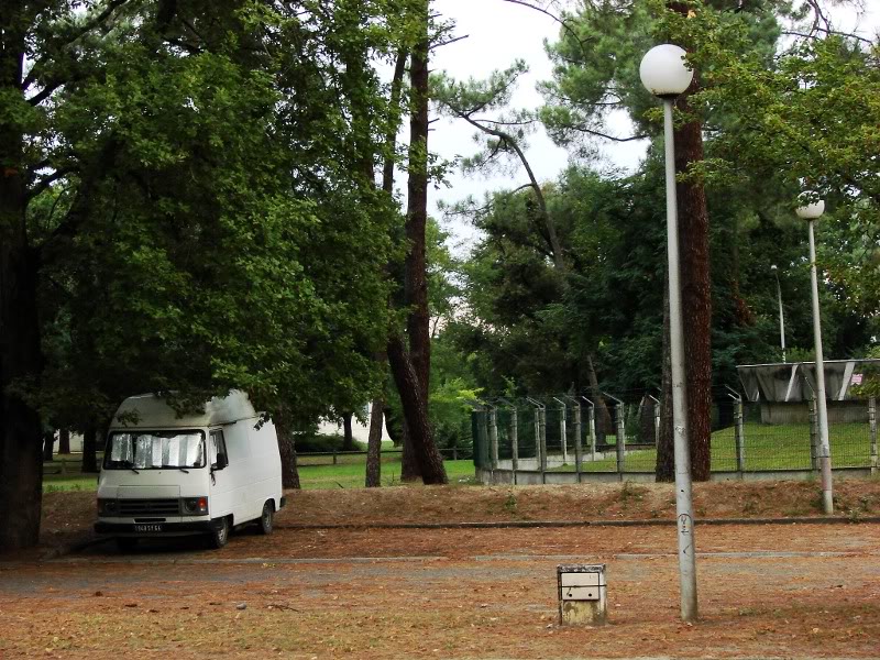 A Day in Bordeaux: The Quiet Park at Dusk