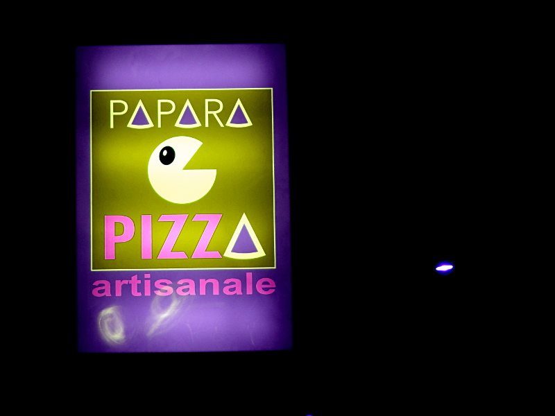 Colorful Advertisement for Artisanal Pizza in Bordeaux, France