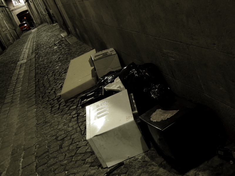 Alleyway of Abandoned Items